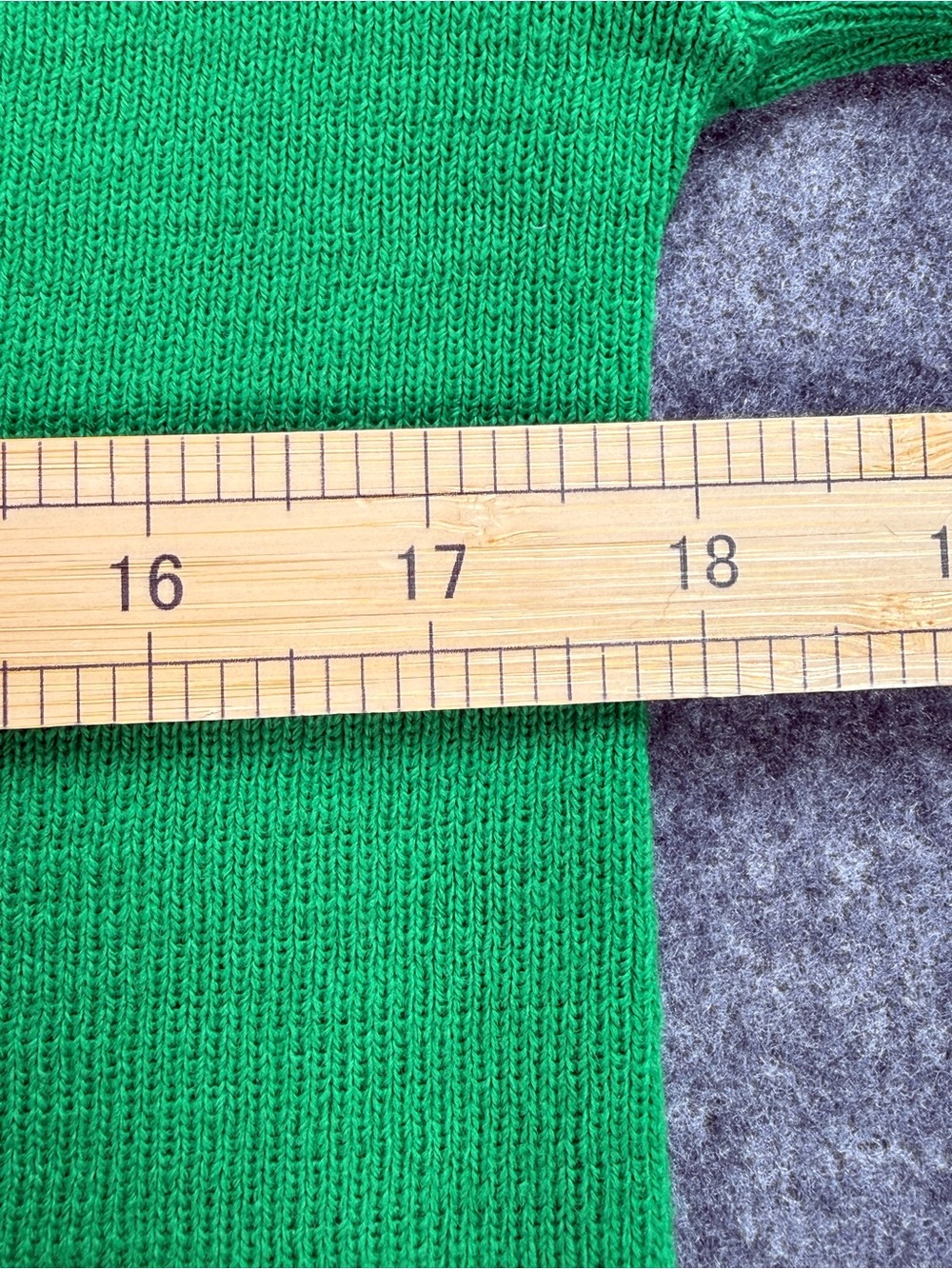 Vintage Blarney Castle Ireland Green V-Neck Shamrock Sweater Size S - Picture 10 of 13